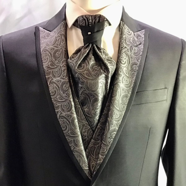 Traje de novio negro con detalle de solapas gris